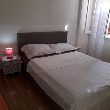 Appartement Studio On Main Pedestrian Street à Pula Extérieur photo